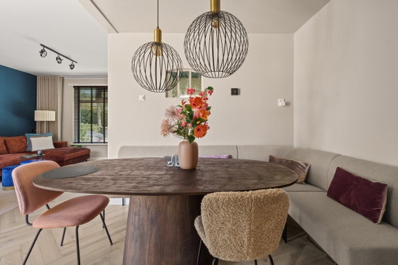 Wunderschönes Esszimmer-Set – Eleonora Aron Ovaler Tisch + RIGHT Eckbank – Esstische, Wood (photo 3 of 5)