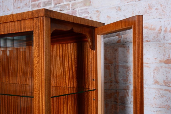 Gerestaureerde art-deco vitrinekast, mahoniehout en glas, gepolijst, Tsjechisch, jaren 1930 – Vitrinekasten (photo 7 of 22)