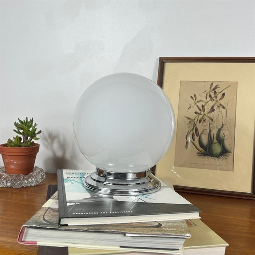 Plafonnier ou applique globe en verre opaline blanc 20 cm rosace de fixation en métal chromé