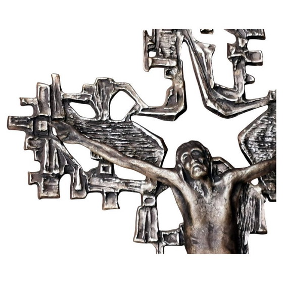 Image 1 of Brutalistisch, groot kruisbeeld van Jezus, vintage bronzen metaalwerk uit de jaren '60.