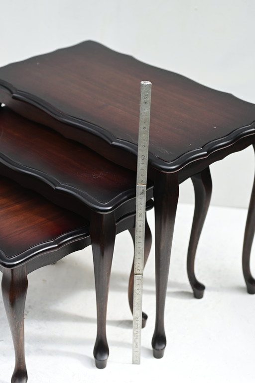 Antieke set van 3 bijzettafels.