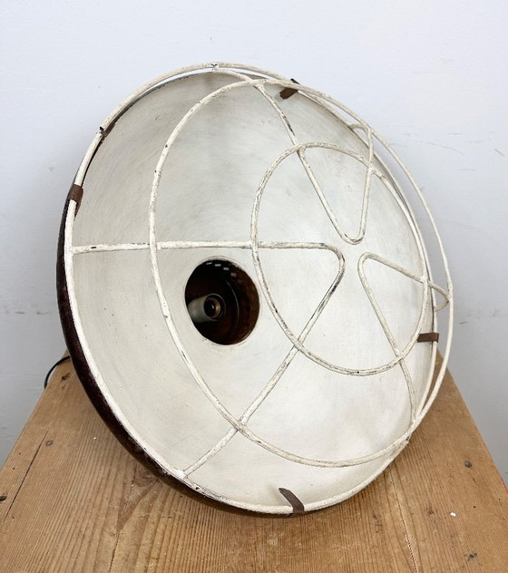 Image 1 of Grande lampe industrielle brune à grille en fer, années 1960