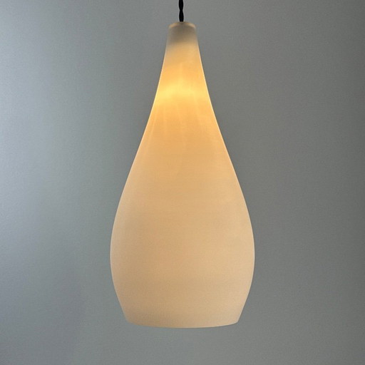 PAIRE D’ANCIENNES SUSPENSIONS EN OPALINE VINTAGE