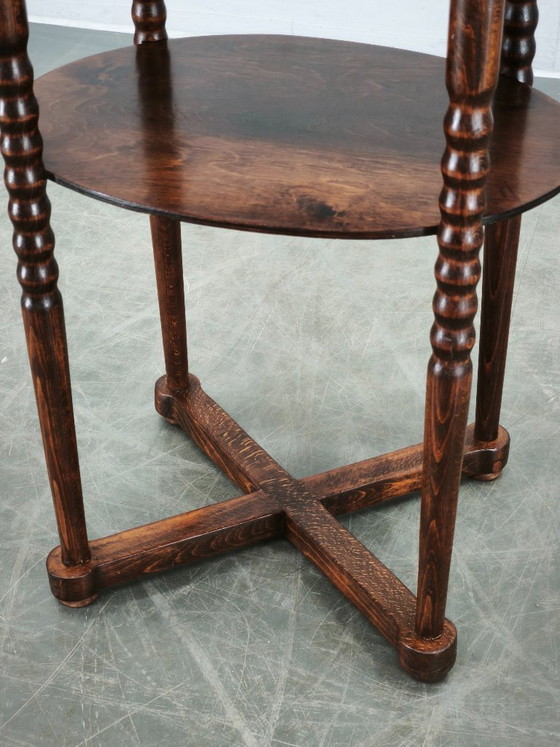 Image 1 of Tsjechische ovale art deco bijzettafel van beukenhout uit de jaren 1920 met onderplank.