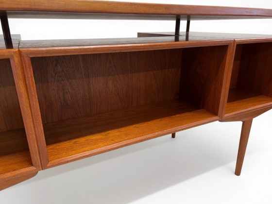 Image 1 of Bureau de direction danois en teck des années 1960