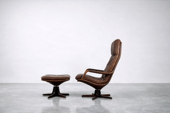 Image 1 of Vintage Mid-Century Danish Modern Brown Leather Adjustable Easy Chair & Ottoman Set from Berg Furniture, 1970s, Set of 2