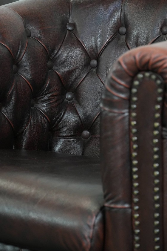 Image 1 of 2 fauteuils club Chesterfield classiques de style anglais en cuir de vachette, finition clous décoratifs