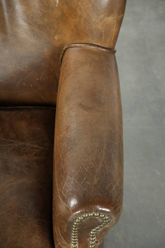 Image 1 of Stoere rundleren fauteuil in een mooi subtiel formaat met een prachtig patina