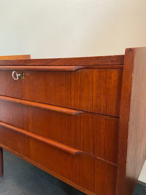 Image 1 of Vintage Deense 3-ladekast van teakhout