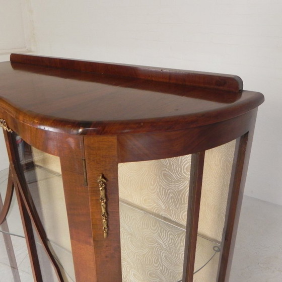 Image 1 of Engelse Art Deco vitrinekast op sierlijke poten, jaren 30