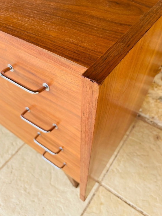 Image 1 of Vintage ladekast van notenhout uit het midden van de eeuw, jaren 50