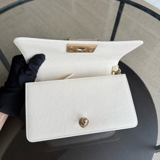 Image 1 of Chanel Boy Small - Pelle trapuntata color crema/bianco caviale con finiture dorate 27