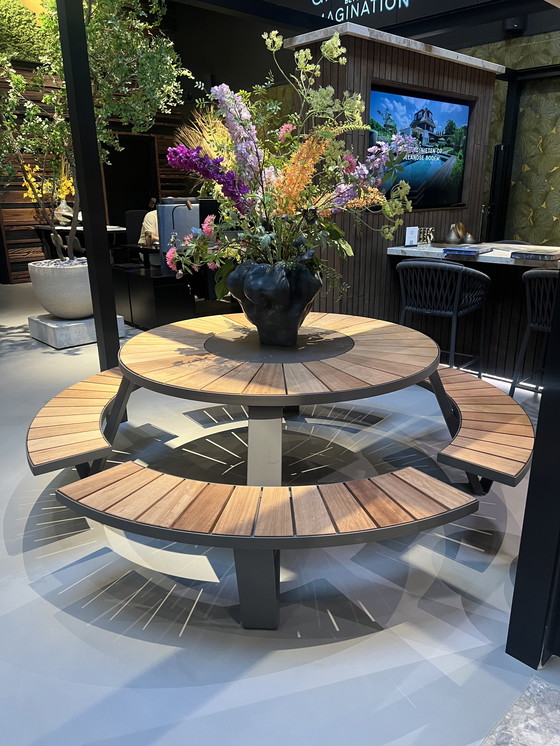 Image 1 of For Sale Extremis Round Picnic Set