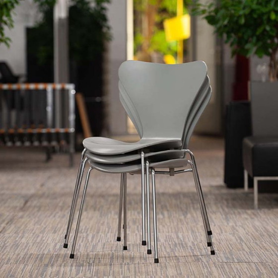 Image 1 of Fritz Hansen Serie 7 Schmetterlings-Empfangsstuhl