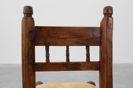 Image 1 of Sedia laterale spagnola in rovere intagliata a mano del XIX secolo con seduta in velluto