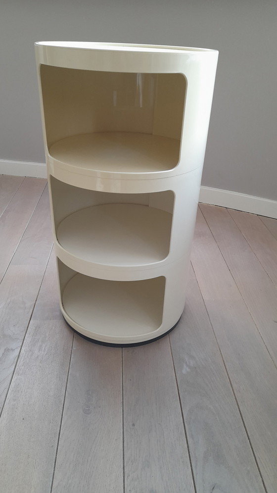 Image 1 of Table de chevet Kartel