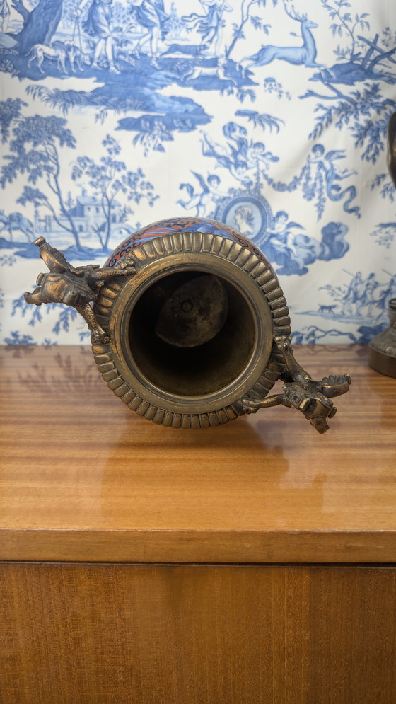 Image 1 of Jarrón balaustre japonés Hichozan Shinpo Porcelana de Arita y bronce Periodo Edo tardío (1830-1850)