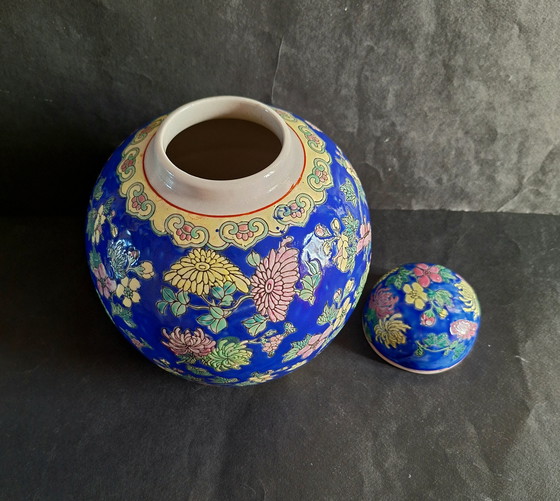 Image 1 of Grande vaso da zenzero cinese decorato in policromia con coperchio. Vintage.
