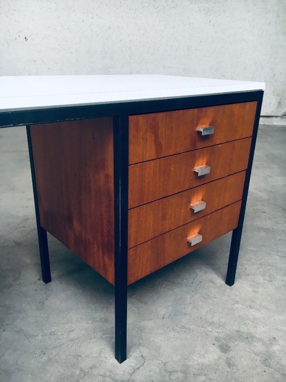 Image 1 of Scrivania di design olandese in stile moderno di metà secolo, Paesi Bassi, anni '60