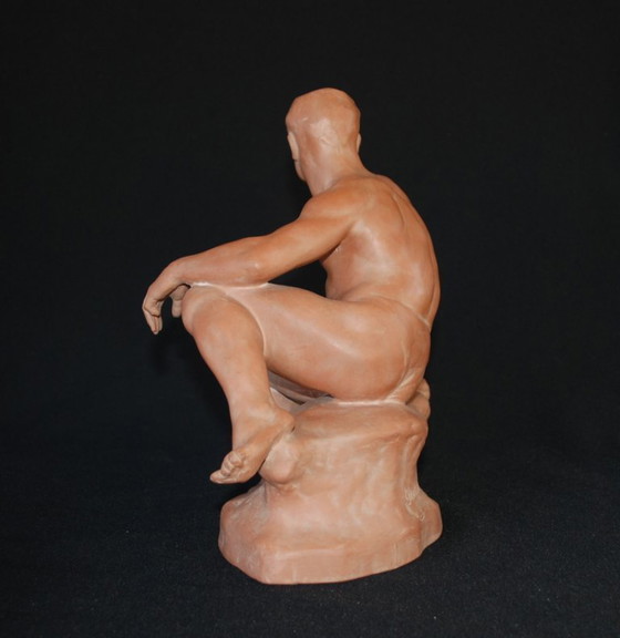 Image 1 of Nackter Mann sitzt auf einem Felsbrocken. Künstler: Jenö Grantner (1907–1983)