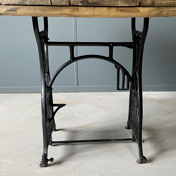 Image 1 of Vintage Industriële Eettafel – Eikenhout – Gietijzer