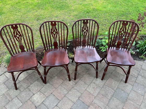 Image 1 of Set van 4 antieke Windsor stoelen – massief hout kersenkleur