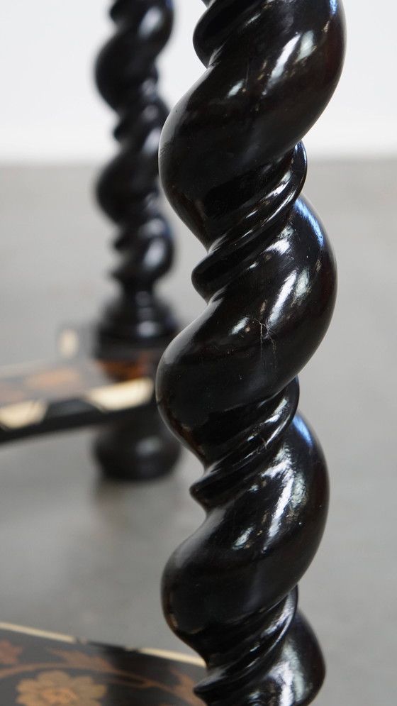 Image 1 of Table ancienne en marqueterie hollandaise du 19ème siècle