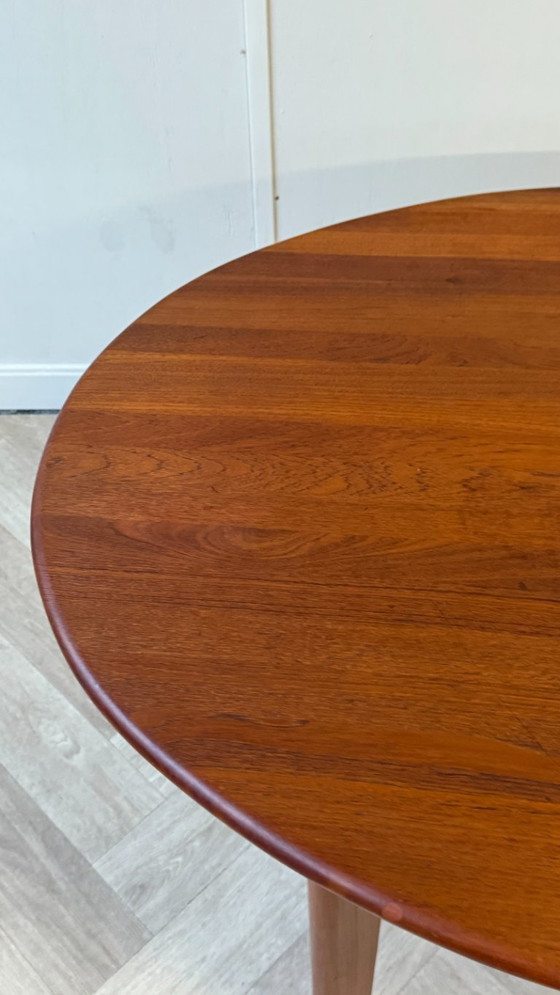 Image 1 of table basse ovale vintage en teck