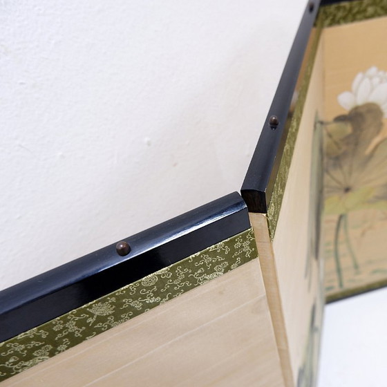 Image 1 of Biombo japonés (byōbu) decorado con flores de loto.