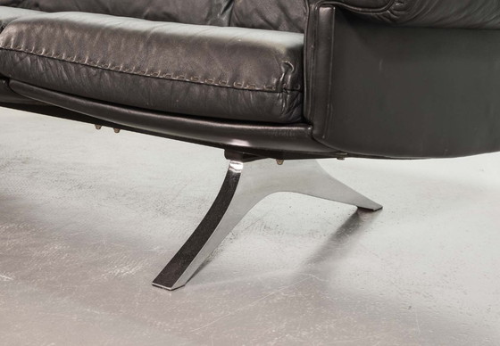 Image 1 of Exquisite De Sede Schwarzes Lederband genäht Dreisitzer Sofa DS31. Schweiz, 1960er Jahre.