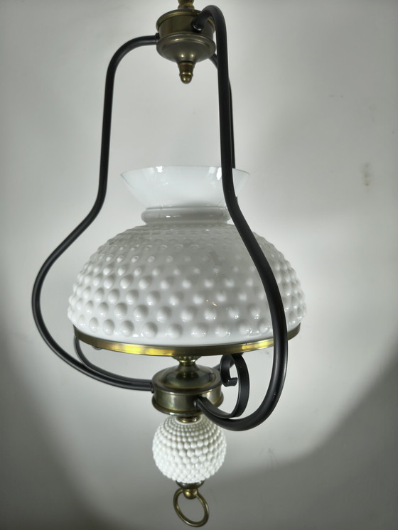 Image 1 of Lámpara de aceite antigua de cristal opalino