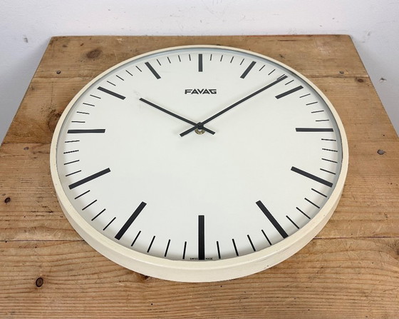 Image 1 of Horloge murale vintage suisse beige de Favag, années 1970