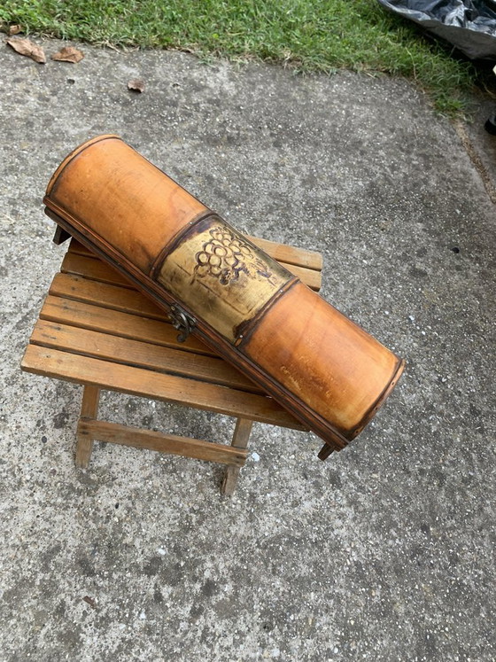 Handbemalter Weinflaschenhalter aus Holz, 2019 – Weinregale (photo 2 of 7)