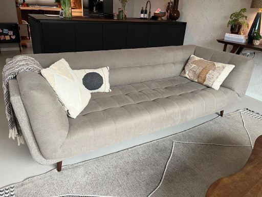 Hampton 3.5-seater sofa; H75xW245xD100. Pet-free and smoke-free!