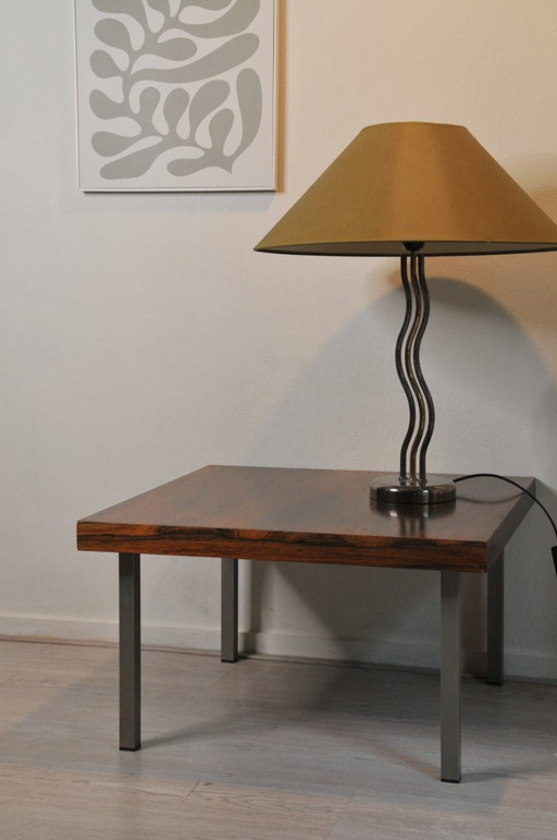 Table de salon ou d'appoint moderne en palissandre avec pieds en acier design midcentury acier