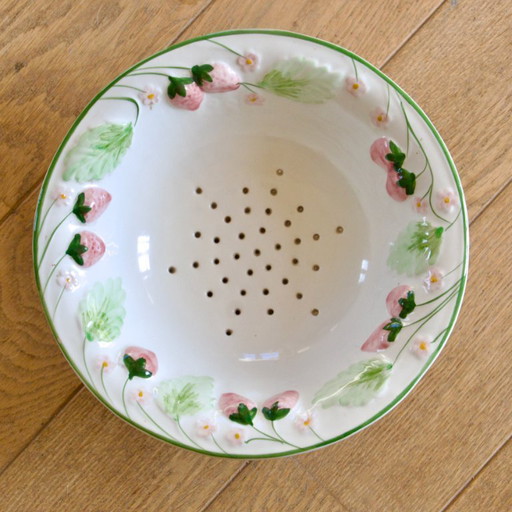 Cofanetto vintage in terracotta raffigurante fragole selvatiche