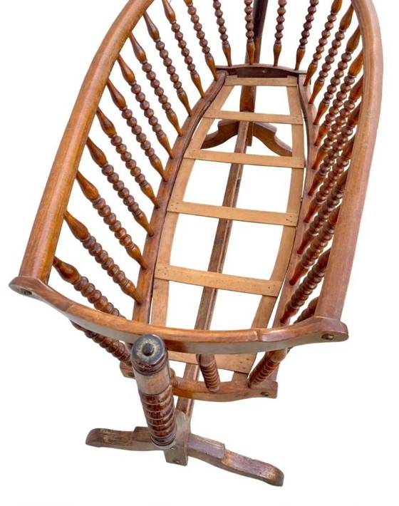 Image 1 of Cuna de madera antigua