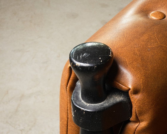 Image 1 of c. 1970 - Paar gelakte lounge stoelen van beukenhout en cognac leer - Frankrijk/Italië