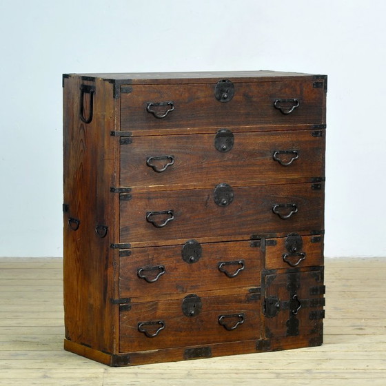 Image 1 of Cómoda japonesa Tansu, circa 1870.
