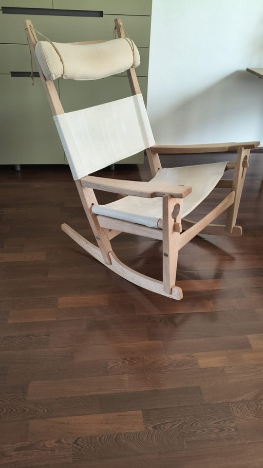 "Sedia a buco della serratura" di Hans Wegner.