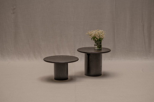 Ensemble de deux tables d'appoint en pierre d'ardoise, années 1970