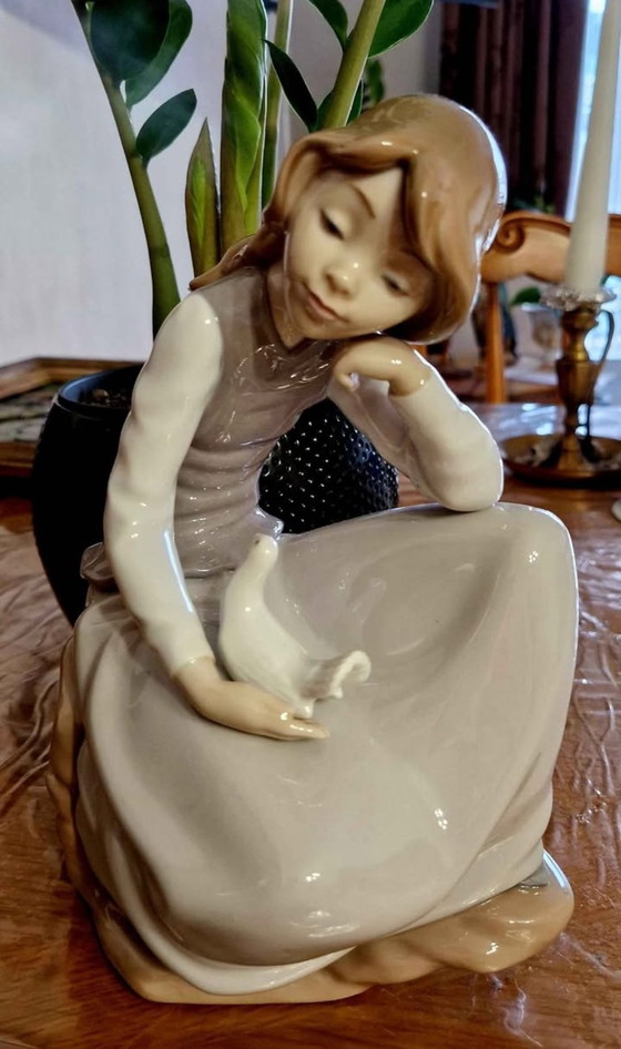 Image 1 of La ragazza con la colomba