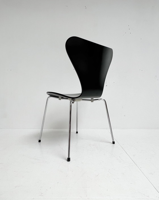 Image 1 of Set Van 2 Model 3107 Stoelen Van Arne Jacobsen Voor Fritz Hansen, 1990’s