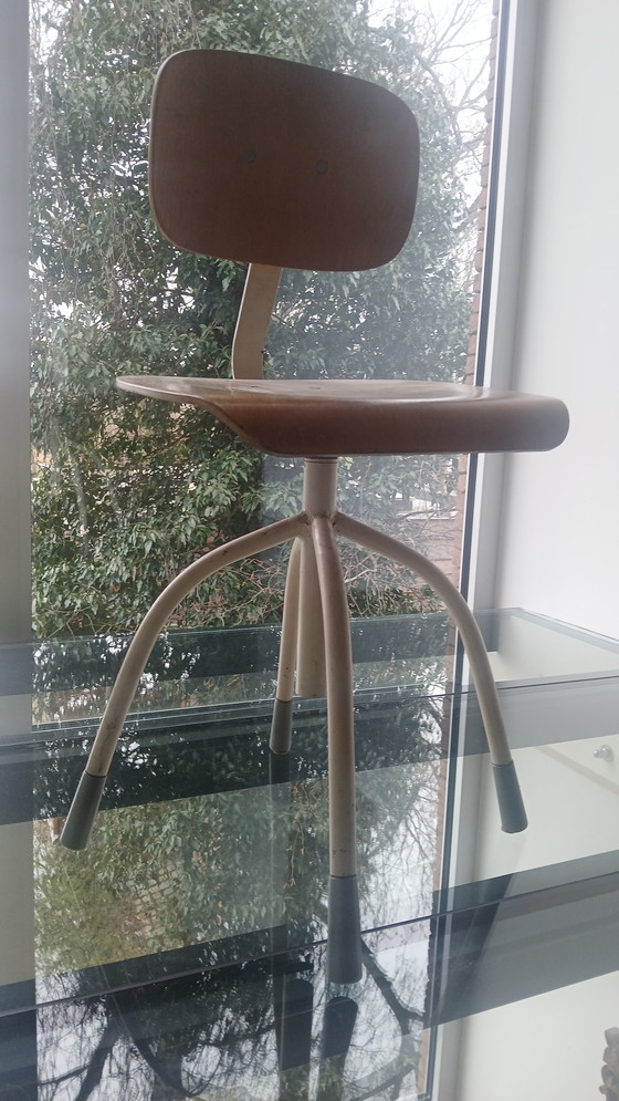 Image 1 of Sedia girevole vintage, sedia da officina. Schienale e base regolabili.