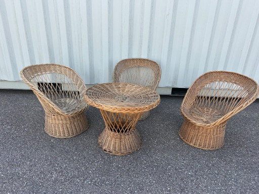 Korbmöbel-Set, bestehend aus 3 Sesseln und einem Tisch, 1970er Jahre