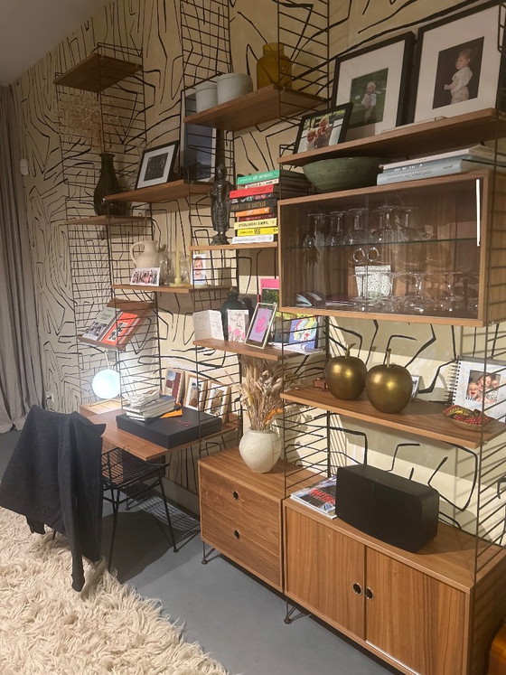 String Set Up Nussbaum (280cm x 275cm) – Vitrine, Holz (photo 4 of 5)