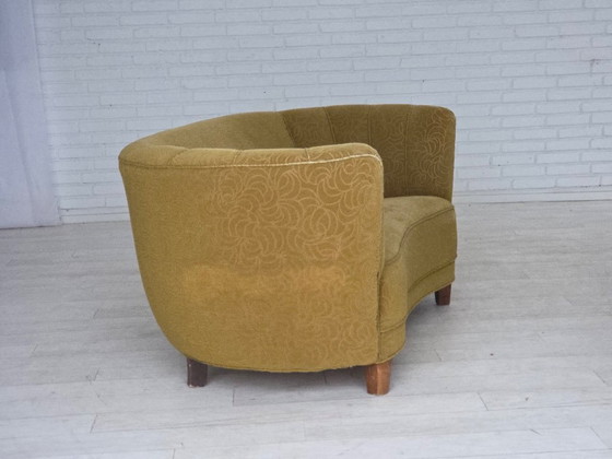 Image 1 of Dänisches 2-Sitzer-Sofa „Banane“ aus den 1960er Jahren, Bezug aus Velours, Buchenholz
