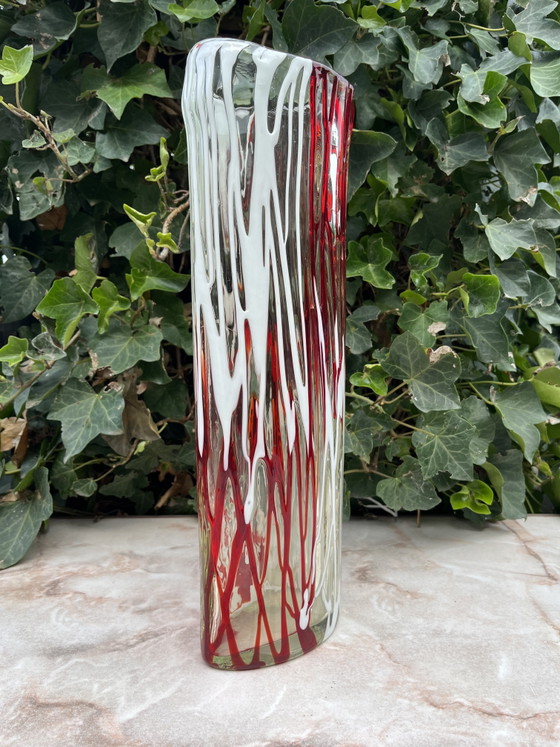 Image 1 of Jarrón antiguo de cristal de Murano rojo con detalles blancos estilo goteo
