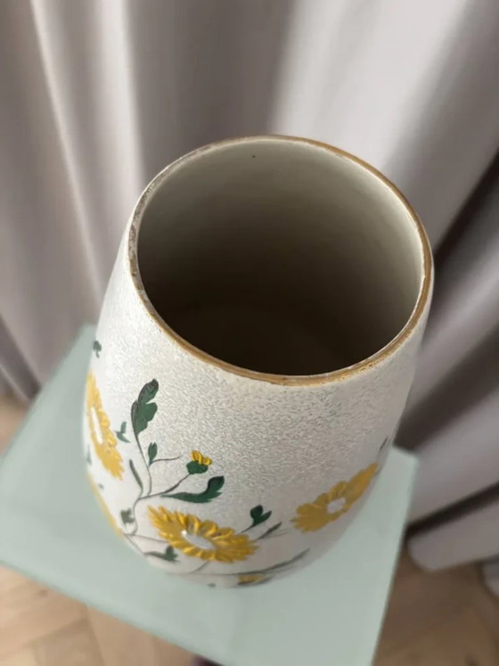 Grand vase à marguerites peint à la main – west Germany, Ceramic (photo 6 of 9)