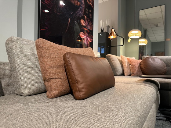 Image 1 of Diseño en stock Modelo de sala de exposición Sofá esquinero Vilaz + Hocker